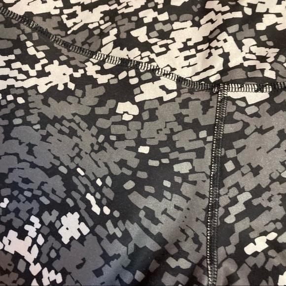 Nike Capri Leggings - Picture 2 of 4